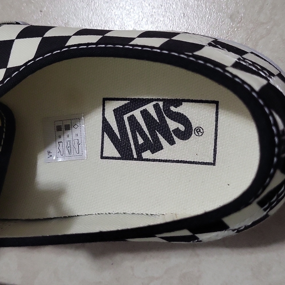 Vans - Picture 2 of 10